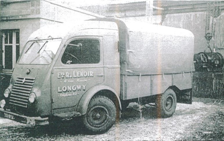 Camion de l'entreprise Raoul Lenoir à Longwy pour le transport industriel.